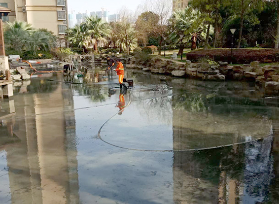 金州景观池淤泥清理